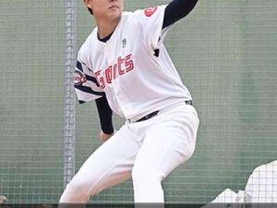 롯데 쿄야마 50구 던지며 김태형 감독 미소 지켜