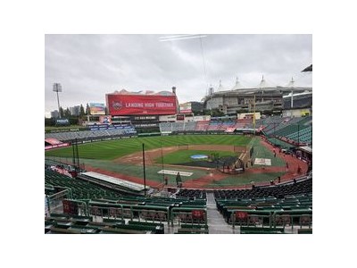 SSG와 삼성이 준플레이오프 2차전 순연 가능성에 관심 집중